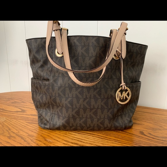 Michael Kors Handbags - Michael Kors Jet Set tote.